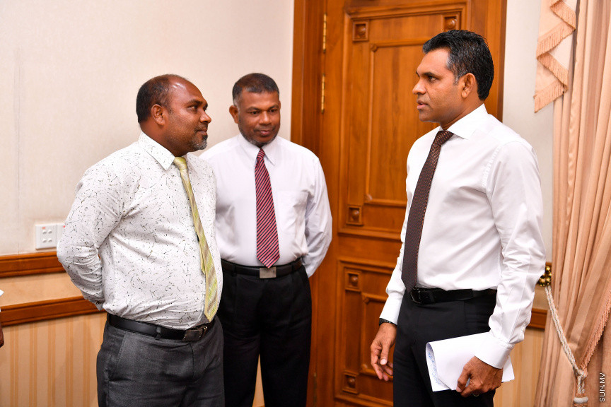 ނޮވެމަބަރ 25، 2019: ރައީސުލްޖުމްހޫރިއްޔާގެ ނައިބު ފައިސަލް ނަސީމް ފ. މަގޫދޫ ކައުންސިލް މެމްބަރުންނާއި ބައްދަލުކުރެއްވުން -- ފޮޓޯ/ ރައީސް އޮﷲފީސް