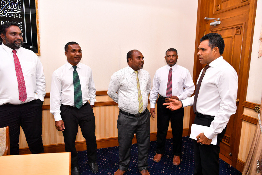 ނޮވެމަބަރ 25، 2019: ރައީސުލްޖުމްހޫރިއްޔާގެ ނައިބު ފައިސަލް ނަސީމް ފ. މަގޫދޫ ކައުންސިލް މެމްބަރުންނާއި ބައްދަލުކުރެއްވުން -- ފޮޓޯ/ ރައީސް އޮﷲފީސް