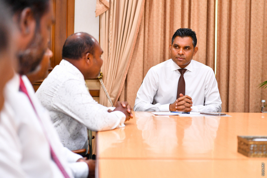 ނޮވެމަބަރ 25، 2019: ރައީސުލްޖުމްހޫރިއްޔާގެ ނައިބު ފައިސަލް ނަސީމް ފ. މަގޫދޫ ކައުންސިލް މެމްބަރުންނާއި ބައްދަލުކުރެއްވުން -- ފޮޓޯ/ ރައީސް އޮﷲފީސް