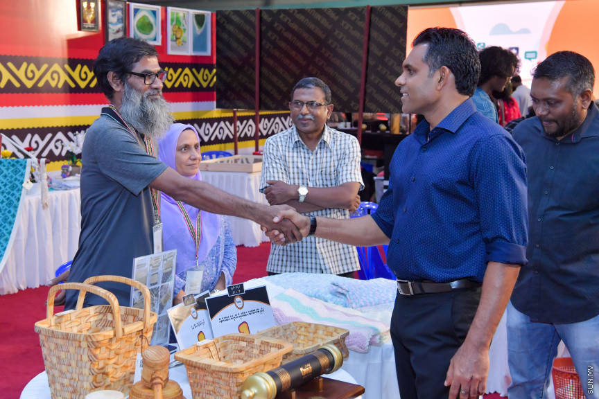 ނޮވެމަބަރ 25، 2019: ނައިބް ރައީސް ފައިސަލް ނަސީމް "ފަންނު އެކްސްޕޯ 2019" އަށް ޒިޔާރަތްކުރައްވައި މައުރަޒު ބައްލަވާލެއްވުން -- ފޮޓޯ/ ރައީސް އޮފީސް 