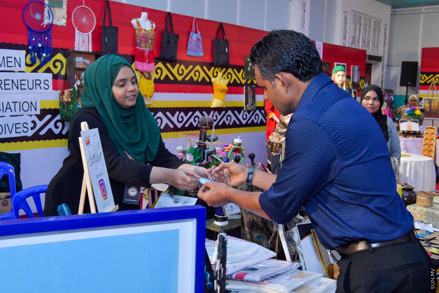 ނޮވެމަބަރ 25، 2019: ނައިބް ރައީސް ފައިސަލް ނަސީމް "ފަންނު އެކްސްޕޯ 2019" އަށް ޒިޔާރަތްކުރައްވައި މައުރަޒު ބައްލަވާލެއްވުން -- ފޮޓޯ/ ރައީސް އޮފީސް 