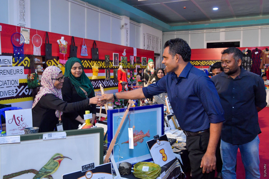 ނޮވެމަބަރ 25، 2019: ނައިބް ރައީސް ފައިސަލް ނަސީމް "ފަންނު އެކްސްޕޯ 2019" އަށް ޒިޔާރަތްކުރައްވައި މައުރަޒު ބައްލަވާލެއްވުން -- ފޮޓޯ/ ރައީސް އޮފީސް 