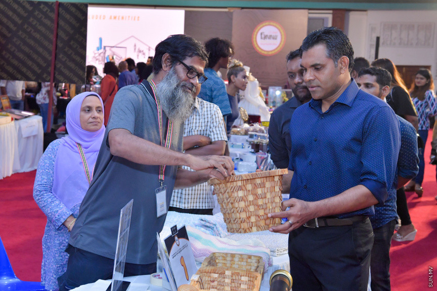 ނޮވެމަބަރ 25، 2019: ނައިބް ރައީސް ފައިސަލް ނަސީމް "ފަންނު އެކްސްޕޯ 2019" އަށް ޒިޔާރަތްކުރައްވައި މައުރަޒު ބައްލަވާލެއްވުން -- ފޮޓޯ/ ރައީސް އޮފީސް 