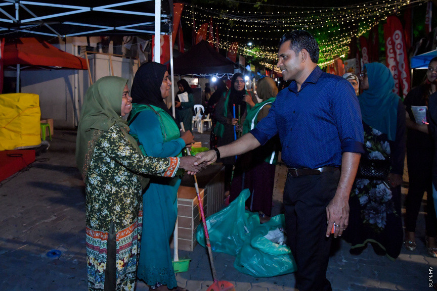 ނޮވެމަބަރ 25، 2019: ނައިބް ރައީސް ފައިސަލް ނަސީމް "ފަންނު އެކްސްޕޯ 2019" އަށް ޒިޔާރަތްކުރައްވައި މައުރަޒު ބައްލަވާލެއްވުން -- ފޮޓޯ/ ރައީސް އޮފީސް 