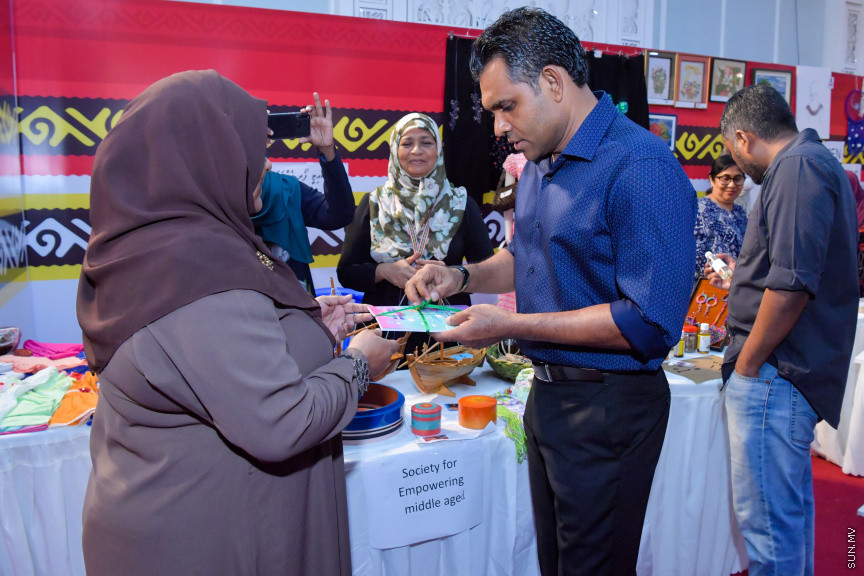 ނޮވެމަބަރ 25، 2019: ނައިބް ރައީސް ފައިސަލް ނަސީމް "ފަންނު އެކްސްޕޯ 2019" އަށް ޒިޔާރަތްކުރައްވައި މައުރަޒު ބައްލަވާލެއްވުން -- ފޮޓޯ/ ރައީސް އޮފީސް 
