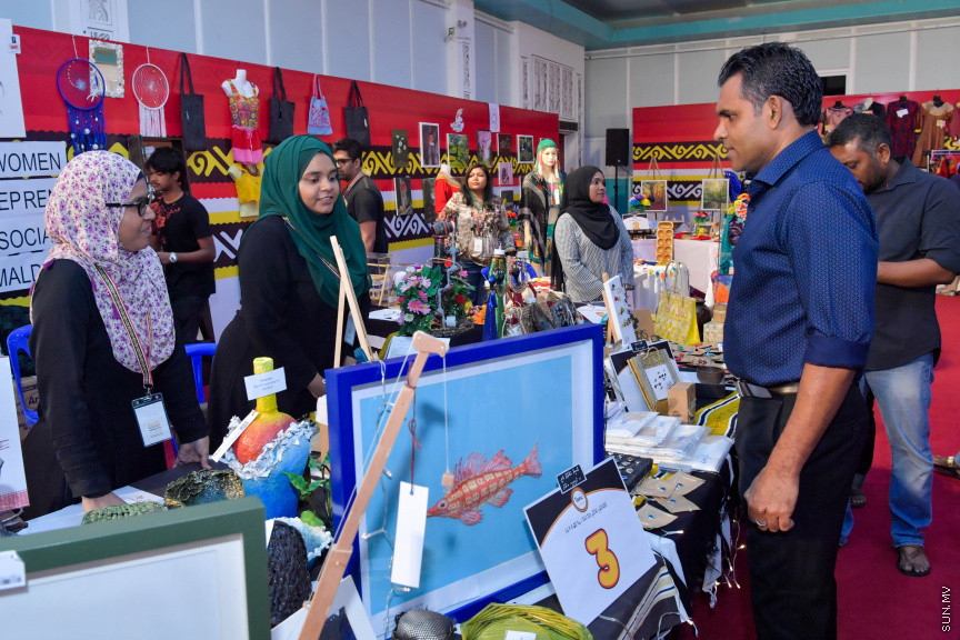 ނޮވެމަބަރ 25، 2019: ނައިބް ރައީސް ފައިސަލް ނަސީމް "ފަންނު އެކްސްޕޯ 2019" އަށް ޒިޔާރަތްކުރައްވައި މައުރަޒު ބައްލަވާލެއްވުން -- ފޮޓޯ/ ރައީސް އޮފީސް 