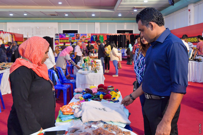 ނޮވެމަބަރ 25، 2019: ނައިބް ރައީސް ފައިސަލް ނަސީމް "ފަންނު އެކްސްޕޯ 2019" އަށް ޒިޔާރަތްކުރައްވައި މައުރަޒު ބައްލަވާލެއްވުން -- ފޮޓޯ/ ރައީސް އޮފީސް 