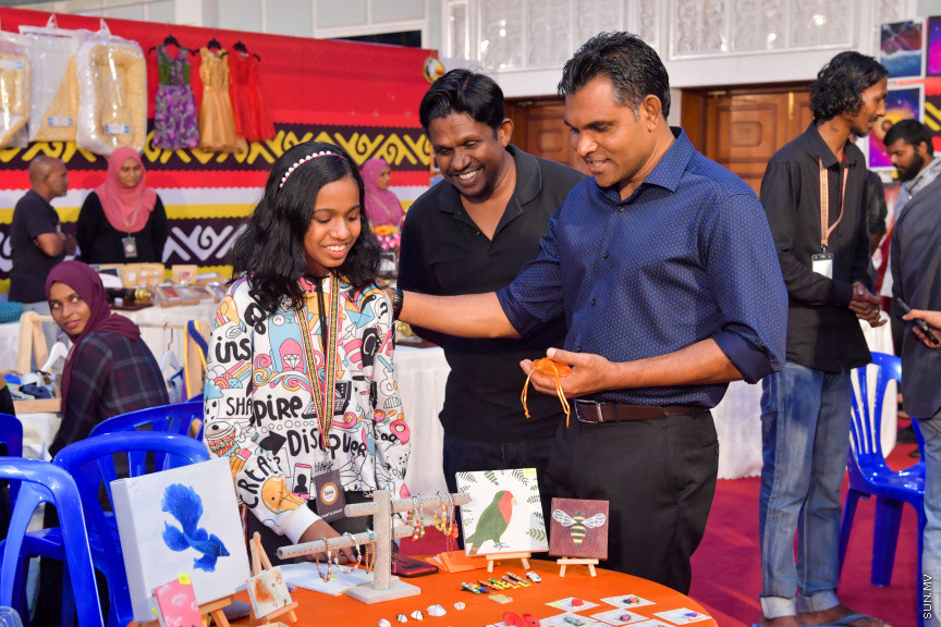 ނޮވެމަބަރ 25، 2019: ނައިބް ރައީސް ފައިސަލް ނަސީމް "ފަންނު އެކްސްޕޯ 2019" އަށް ޒިޔާރަތްކުރައްވައި މައުރަޒު ބައްލަވާލެއްވުން -- ފޮޓޯ/ ރައީސް އޮފީސް 