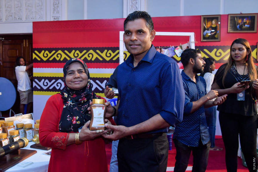 ނޮވެމަބަރ 25، 2019: ނައިބް ރައީސް ފައިސަލް ނަސީމް "ފަންނު އެކްސްޕޯ 2019" އަށް ޒިޔާރަތްކުރައްވައި މައުރަޒު ބައްލަވާލެއްވުން -- ފޮޓޯ/ ރައީސް އޮފީސް 