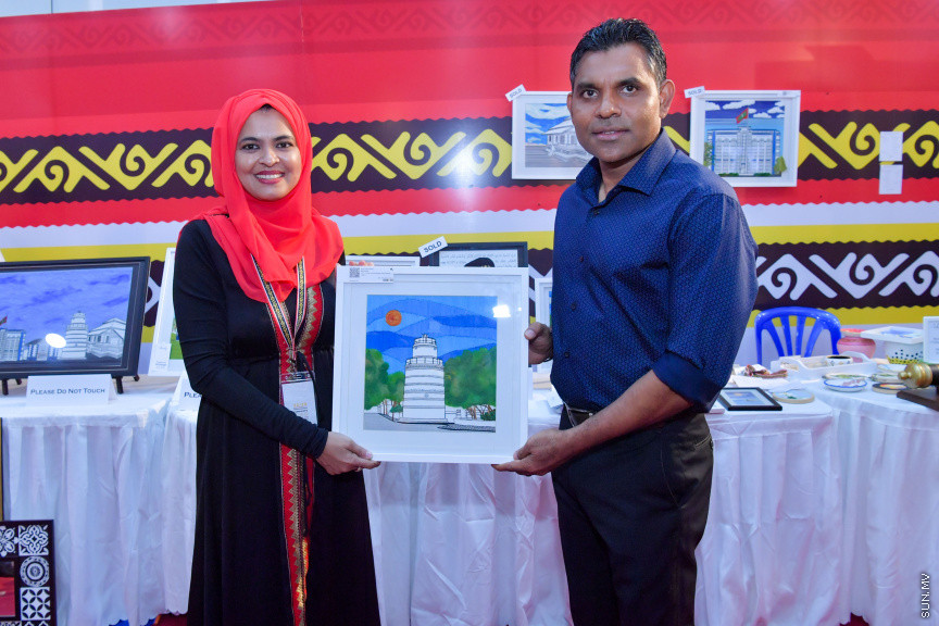 ނޮވެމަބަރ 25، 2019: ނައިބް ރައީސް ފައިސަލް ނަސީމް "ފަންނު އެކްސްޕޯ 2019" އަށް ޒިޔާރަތްކުރައްވައި މައުރަޒު ބައްލަވާލެއްވުން -- ފޮޓޯ/ ރައީސް އޮފީސް 