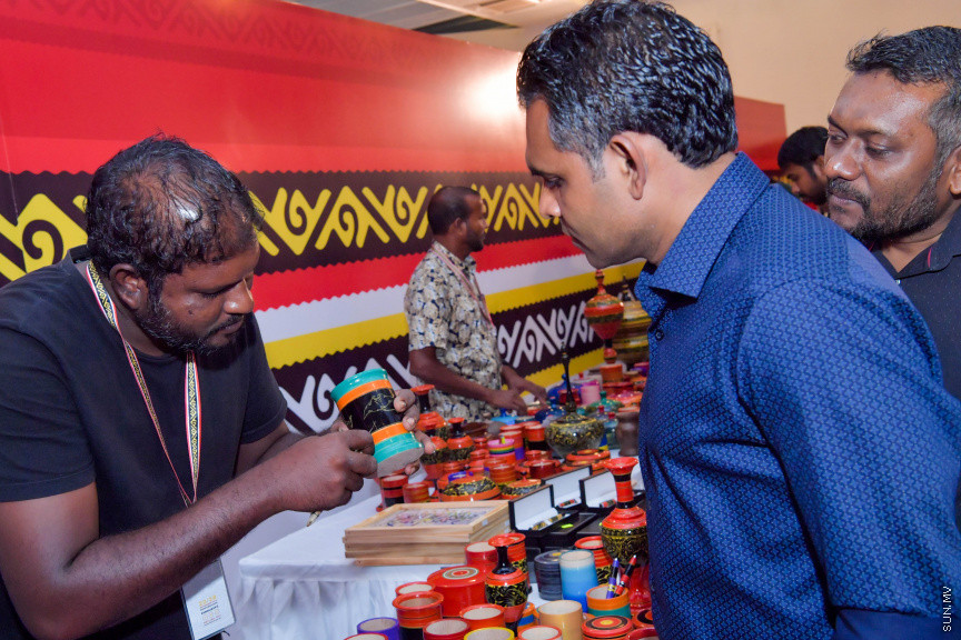 ނޮވެމަބަރ 25، 2019: ނައިބް ރައީސް ފައިސަލް ނަސީމް "ފަންނު އެކްސްޕޯ 2019" އަށް ޒިޔާރަތްކުރައްވައި މައުރަޒު ބައްލަވާލެއްވުން -- ފޮޓޯ/ ރައީސް އޮފީސް 
