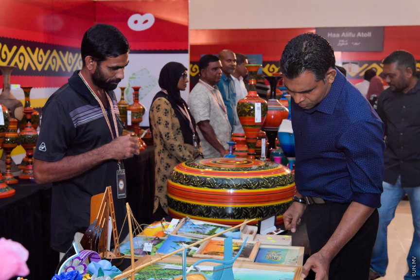 ނޮވެމަބަރ 25، 2019: ނައިބް ރައީސް ފައިސަލް ނަސީމް "ފަންނު އެކްސްޕޯ 2019" އަށް ޒިޔާރަތްކުރައްވައި މައުރަޒު ބައްލަވާލެއްވުން -- ފޮޓޯ/ ރައީސް އޮފީސް 