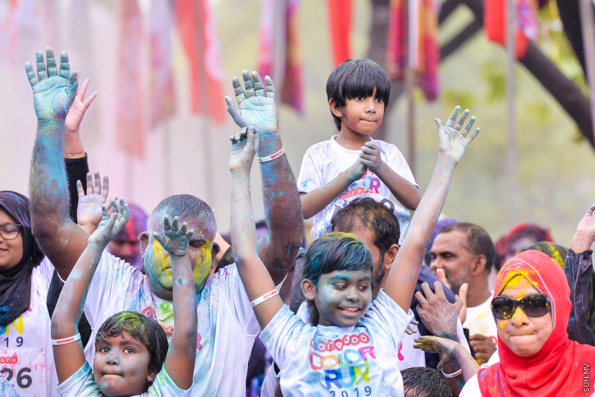 ނޮވެމްބަރ 30، 2019: ރާއްޖޭގެ އެންމެ ކުލަގަދަ ދުވުން، އުރީދޫ ކަލާރަން 2019ގެ ތެރެއިން: އެކި އުމުރުފުރާތަކުން 5،000 އަށްވުރެ ގިނަ ދުވުންތެރިން ވަނީ ބައިވެރިވެފައި -- ސަން ފޮޓޯ: އަހްމަދު އަވްޝަން އިލްޔާސް