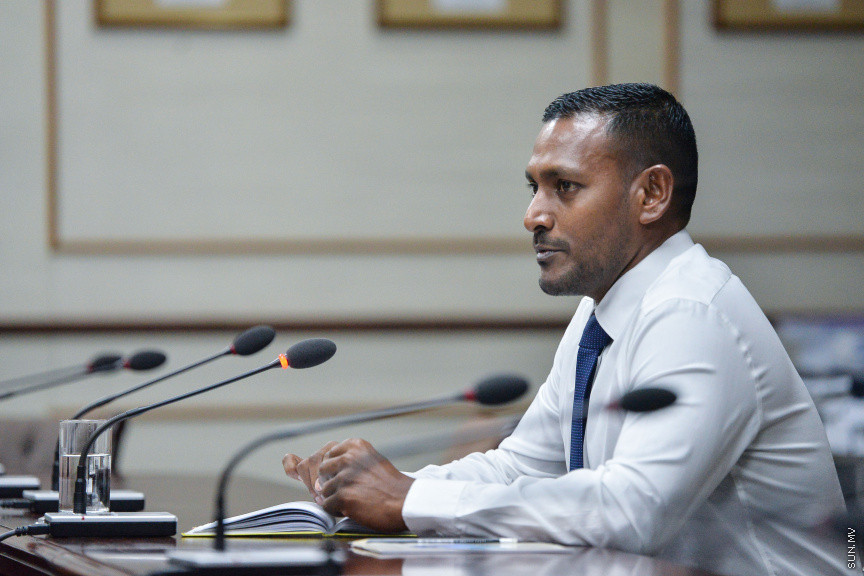 ޑިސެމްބަރ 2، 2019: ޕްރޮސެކިއުޓާ ޖެނެރަލްގެ މަގާމަށް ކުރިމަތިލެއްވި ބޭފުޅުންގެ ތެރެއިން ރައީސުލްޖުމްހޫރިއްޔާ ރައްޔިތުންގެ މަޖިލީހަށް ފޮނުއްވި ހ. ހިޔާކަން ހުސައިން ޝަމީމު އާއި ޖުޑިޝަރީ ކޮމިޓީން އިންޓަވިއު ކުރުމަށް  ބޭއްވި ބައްދަލުވުމުގެ ތެރެއިން -- ސަން ފޮޓޯ/ ފަޔާޒު މޫސާ