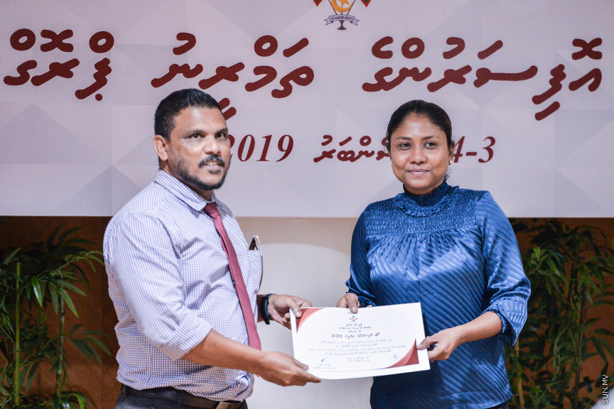 ޑިސެމްބަރ 4، 2019: ކޯޓު އޮފިޝަރުންނަށް ބޭއްވި ތަމްރީން ޕްރޮގްރާމް ނިމުން ފާހަގަކުރުމަށް ބޭއްވި ހަފްލާގެ ތެރެއިން -- ސަން ފޮޓޯ/ ފަޔާޒު މޫސާ