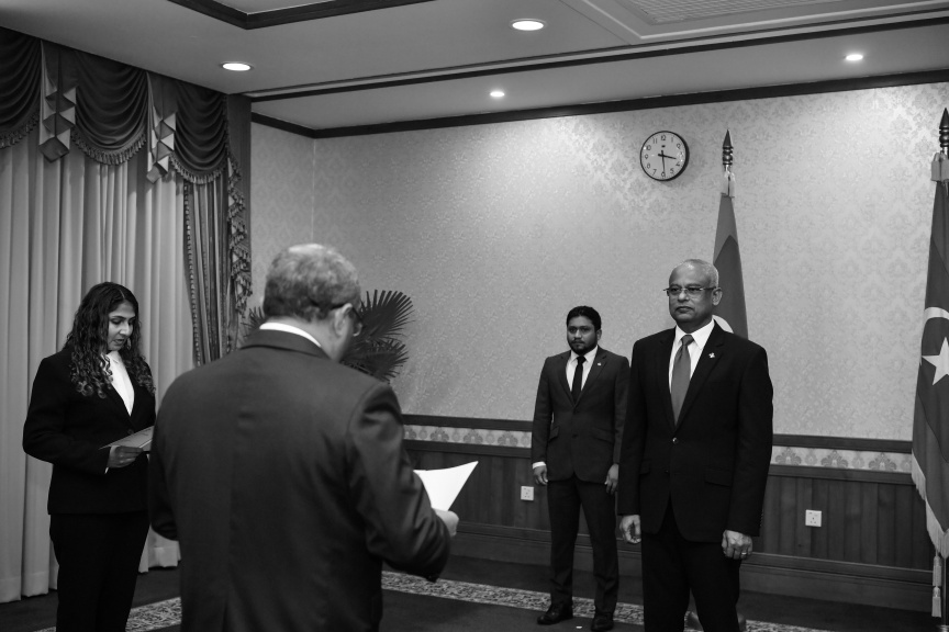 އުއްތަމަފަނޑިޔާރުކަމަށް މ. ގުލްފާމުގޭ އަހްމަދު މުއުތަސިމް އަދުނާން އައްޔަނުކުރެއްވުން -- ފޮޓޯ/ ރައީސް އޮފީސް