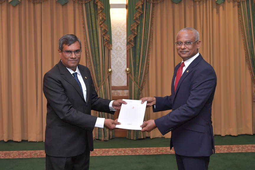 އުއްތަމަފަނޑިޔާރުކަމަށް މ. ގުލްފާމުގޭ އަހްމަދު މުއުތަސިމް އަދުނާން އައްޔަނުކުރެއްވުން -- ފޮޓޯ/ ރައީސް އޮފީސް