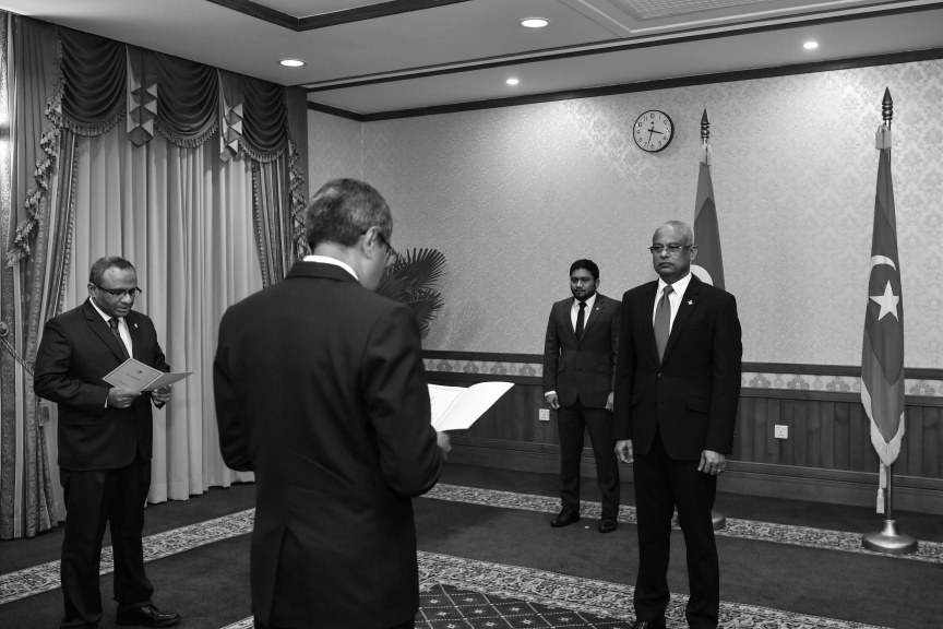 އުއްތަމަފަނޑިޔާރުކަމަށް މ. ގުލްފާމުގޭ އަހްމަދު މުއުތަސިމް އަދުނާން އައްޔަނުކުރެއްވުން -- ފޮޓޯ/ ރައީސް އޮފީސް