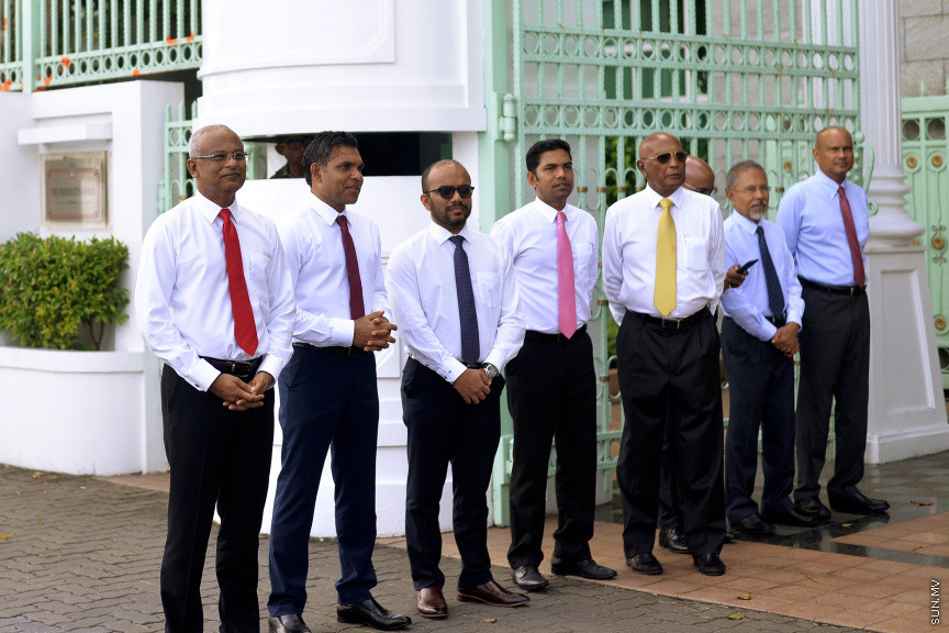 ޑިސެމްބަރ 10، 2019: ސައުތު އެޝިއަންސް ގޭމްސްގައި ރާއްޖޭގެ އެއްވަނަ ދުވުންތެރިޔާ ހަސަން ސާއިދު ހޯދި ރަން ކާމިޔާބީއަށްފަހު އެނބުރި މާލެ އައުމުން އޭނާއަށް މަރުހަބާ ކިޔުން -- ސަން ފޮޓޯ/ އަހުމަދު އަވްޝަން އިލްޔާސް