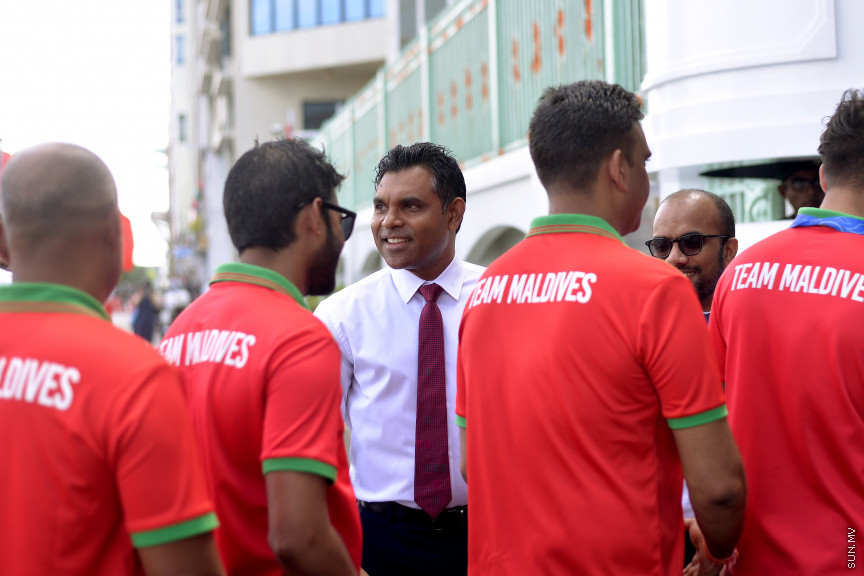 ޑިސެމްބަރ 10، 2019: ސައުތު އެޝިއަންސް ގޭމްސްގައި ރާއްޖޭގެ އެއްވަނަ ދުވުންތެރިޔާ ހަސަން ސާއިދު ހޯދި ރަން ކާމިޔާބީއަށްފަހު އެނބުރި މާލެ އައުމުން އޭނާއަށް މަރުހަބާ ކިޔުން -- ސަން ފޮޓޯ/ އަހުމަދު އަވްޝަން އިލްޔާސް