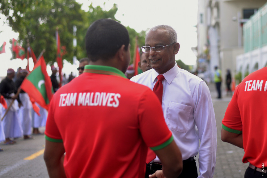 ޑިސެމްބަރ 10، 2019: ސައުތު އެޝިއަންސް ގޭމްސްގައި ރާއްޖޭގެ އެއްވަނަ ދުވުންތެރިޔާ ހަސަން ސާއިދު ހޯދި ރަން ކާމިޔާބީއަށްފަހު އެނބުރި މާލެ އައުމުން އޭނާއަށް މަރުހަބާ ކިޔުން -- ސަން ފޮޓޯ/ އަހުމަދު އަވްޝަން އިލްޔާސް
