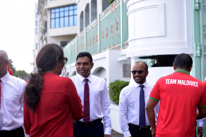 ޑިސެމްބަރ 10، 2019: ސައުތު އެޝިއަންސް ގޭމްސްގައި ރާއްޖޭގެ އެއްވަނަ ދުވުންތެރިޔާ ހަސަން ސާއިދު ހޯދި ރަން ކާމިޔާބީއަށްފަހު އެނބުރި މާލެ އައުމުން އޭނާއަށް މަރުހަބާ ކިޔުން -- ސަން ފޮޓޯ/ އަހުމަދު އަވްޝަން އިލްޔާސް