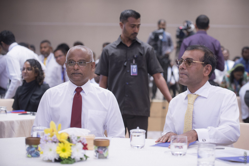 ޑިސެމްބަރު 15، 2019: ކުރޮސްރޯޑުގައި ބޭއްވި "ވިއަވަތި ރާއްޖެ" ކައުންސިލަރުންގެ ކޮންފަރެންސްގެ ތެރެއިން: ރައީސް ސޯލިހާއި ރައީސް ނަޝީދު ---- ސަން ފޮޓޯ/ މުޒައްޔިން ނާޒިމް
