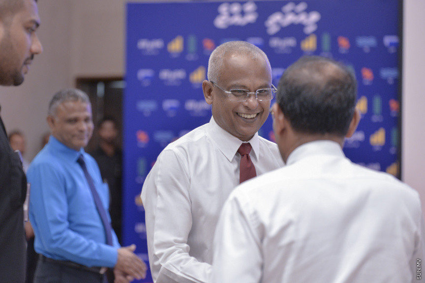 ޑިސެމްބަރު 15، 2019: ކުރޮސްރޯޑުގައި ބޭއްވި "ވިއަވަތި ރާއްޖެ" ކައުންސިލަރުންގެ ކޮންފަރެންސްގެ ތެރެއިން: ރައީސް ސޯލިހާއި ރައީސް ނަޝީދު ---- ސަން ފޮޓޯ/ މުޒައްޔިން ނާޒިމް