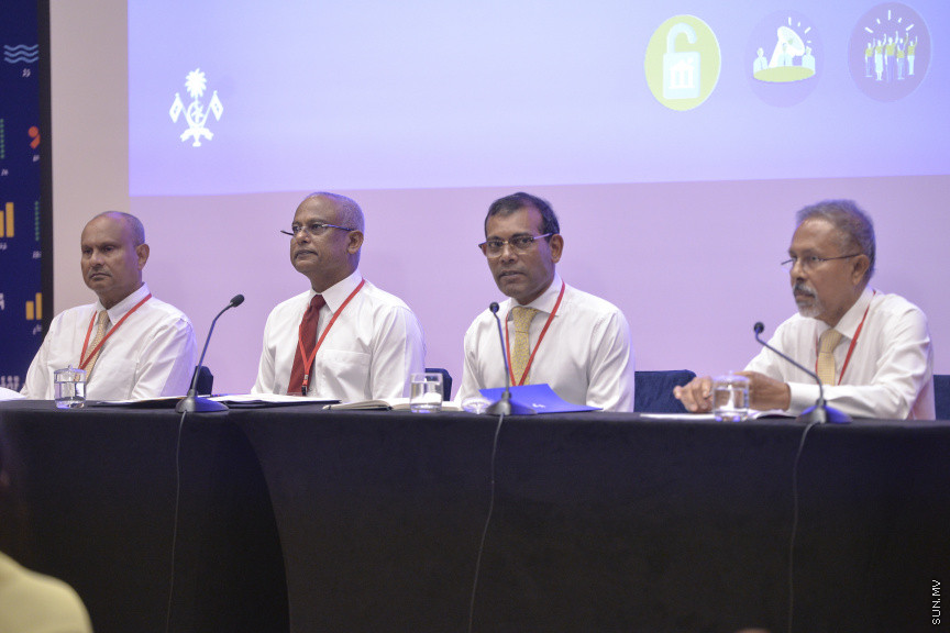 ޑިސެމްބަރު 15، 2019: ކުރޮސްރޯޑުގައި ބޭއްވި "ވިއަވަތި ރާއްޖެ" ކައުންސިލަރުންގެ ކޮންފަރެންސްގެ ތެރެއިން: މި ކޮންފެަރެންސްއަކީ، ރައީސް ސޯލިހްގެ ދައުވަތަކަށް ހުރިހާ ރަށެއް ތަމްސީލުވާ ގޮތަށް ބޭއްވި ކޮންފަރެންސެއް --- ސަން ފޮޓޯ/ މުޒައްޔިން ނާޒިމް