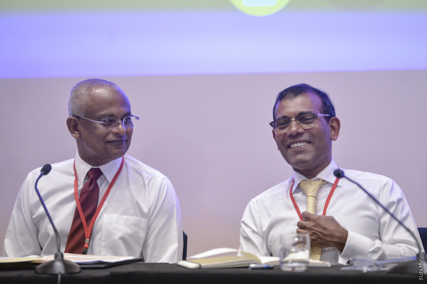 ޑިސެމްބަރު 15، 2019: ކުރޮސްރޯޑުގައި ބޭއްވި "ވިއަވަތި ރާއްޖެ" ކައުންސިލަރުންގެ ކޮންފަރެންސްގެ ތެރެއިން: ރައީސް ސޯލިހާއި ރައީސް ނަޝީދު ---- ސަން ފޮޓޯ/ މުޒައްޔިން ނާޒިމް