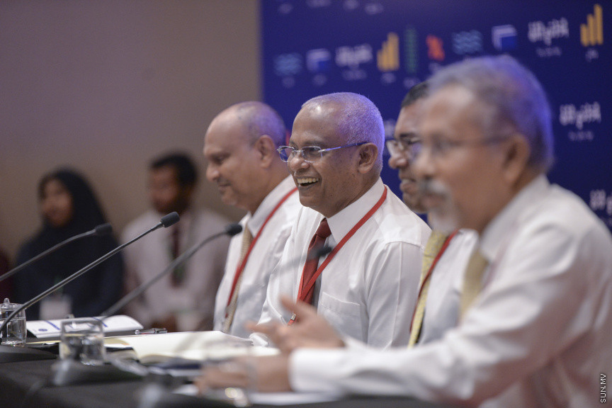 ޑިސެމްބަރު 15، 2019: ކުރޮސްރޯޑުގައި ބޭއްވި "ވިއަވަތި ރާއްޖެ" ކައުންސިލަރުންގެ ކޮންފަރެންސްގެ ތެރެއިން: ރައީސް ސޯލިހު ---- ސަން ފޮޓޯ/ މުޒައްޔިން ނާޒިމް