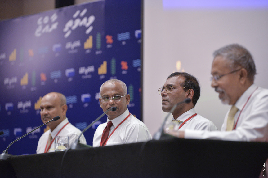 ޑިސެމްބަރު 15، 2019: ކުރޮސްރޯޑުގައި ބޭއްވި "ވިއަވަތި ރާއްޖެ" ކައުންސިލަރުންގެ ކޮންފަރެންސްގެ ތެރެއިން: މި ކޮންފެަރެންސްއަކީ، ރައީސް ސޯލިހްގެ ދައުވަތަކަށް ހުރިހާ ރަށެއް ތަމްސީލުވާ ގޮތަށް ބޭއްވި ކޮންފަރެންސެއް --- ސަން ފޮޓޯ/ މުޒައްޔިން ނާޒިމް