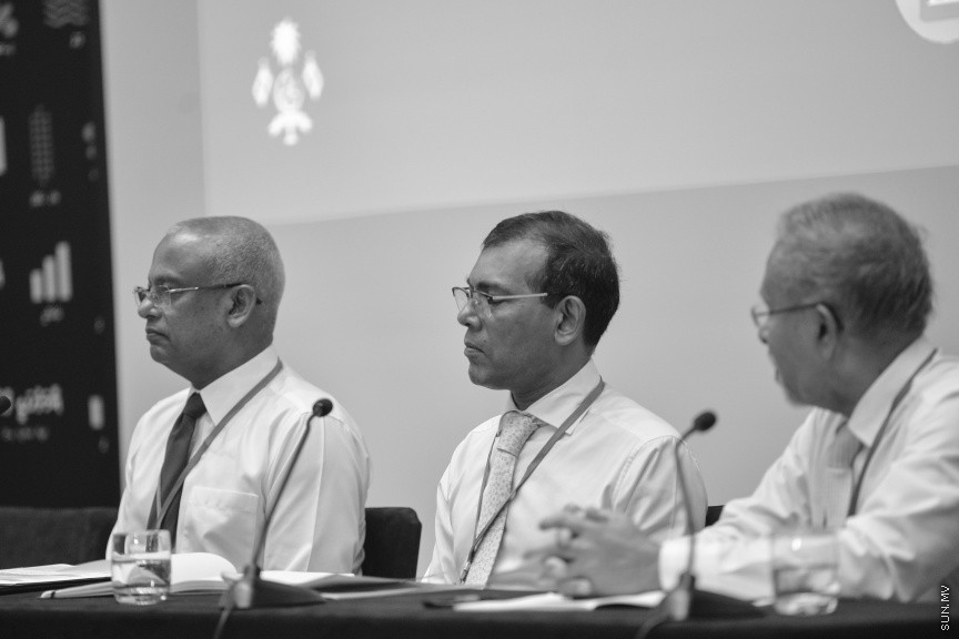 ޑިސެމްބަރު 15، 2019: ކުރޮސްރޯޑުގައި ބޭއްވި "ވިއަވަތި ރާއްޖެ" ކައުންސިލަރުންގެ ކޮންފަރެންސްގެ ތެރެއިން: ރައީސް ސޯލިހާއި ރައީސް ނަޝީދު ---- ސަން ފޮޓޯ/ މުޒައްޔިން ނާޒިމް