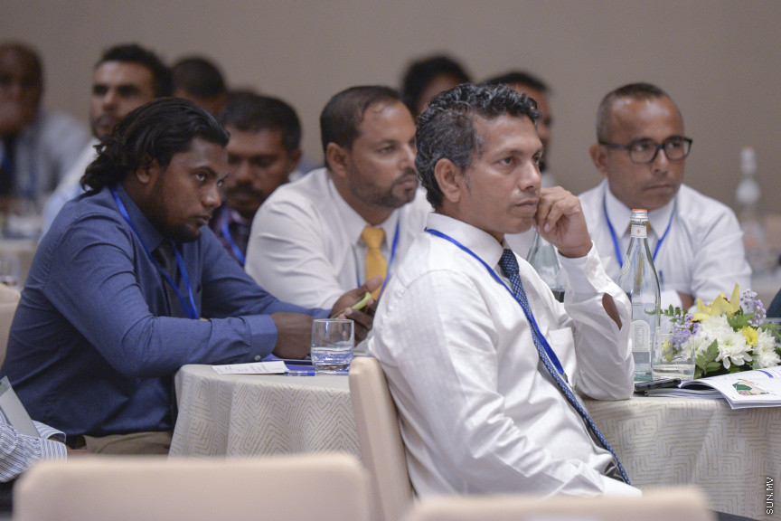 ޑިސެމްބަރު 15، 2019: ކުރޮސްރޯޑުގައި ބޭއްވި "ވިއަވަތި ރާއްޖެ" ކައުންސިލަރުންގެ ކޮންފަރެންސްގެ ތެރެއިން: މި ކޮންފެަރެންސްއަކީ، ރައީސް ސޯލިހްގެ ދައުވަތަކަށް ހުރިހާ ރަށެއް ތަމްސީލުވާ ގޮތަށް ބޭއްވި ކޮންފަރެންސެއް --- ސަން ފޮޓޯ/ މުޒައްޔިން ނާޒިމް