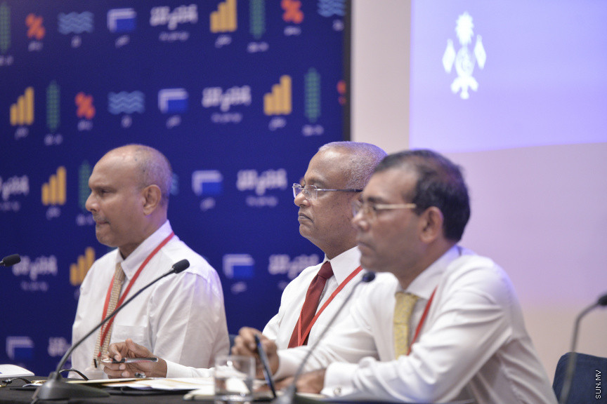ޑިސެމްބަރު 15، 2019: ކުރޮސްރޯޑުގައި ބޭއްވި "ވިއަވަތި ރާއްޖެ" ކައުންސިލަރުންގެ ކޮންފަރެންސްގެ ތެރެއިން: މި ކޮންފެަރެންސްއަކީ، ރައީސް ސޯލިހްގެ ދައުވަތަކަށް ހުރިހާ ރަށެއް ތަމްސީލުވާ ގޮތަށް ބޭއްވި ކޮންފަރެންސެއް --- ސަން ފޮޓޯ/ މުޒައްޔިން ނާޒިމް