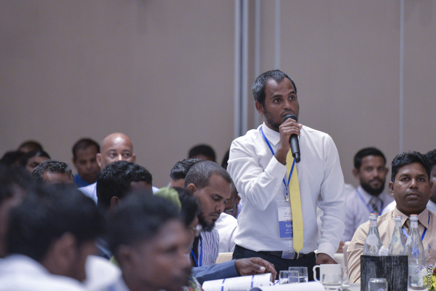 ޑިސެމްބަރު 15، 2019: ކުރޮސްރޯޑުގައި ބޭއްވި "ވިއަވަތި ރާއްޖެ" ކައުންސިލަރުންގެ ކޮންފަރެންސްގެ ތެރެއިން: މި ކޮންފެަރެންސްއަކީ، ރައީސް ސޯލިހްގެ ދައުވަތަކަށް ހުރިހާ ރަށެއް ތަމްސީލުވާ ގޮތަށް ބޭއްވި ކޮންފަރެންސެއް --- ސަން ފޮޓޯ/ މުޒައްޔިން ނާޒިމް