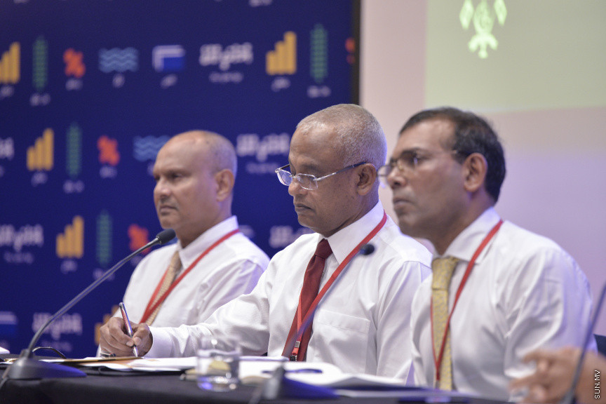 ޑިސެމްބަރު 15، 2019: ކުރޮސްރޯޑުގައި ބޭއްވި "ވިއަވަތި ރާއްޖެ" ކައުންސިލަރުންގެ ކޮންފަރެންސްގެ ތެރެއިން: މި ކޮންފެަރެންސްއަކީ، ރައީސް ސޯލިހްގެ ދައުވަތަކަށް ހުރިހާ ރަށެއް ތަމްސީލުވާ ގޮތަށް ބޭއްވި ކޮންފަރެންސެއް --- ސަން ފޮޓޯ/ މުޒައްޔިން ނާޒިމް