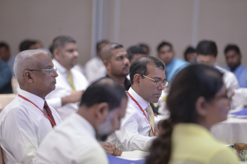 ޑިސެމްބަރު 15، 2019: ކުރޮސްރޯޑުގައި ބޭއްވި "ވިއަވަތި ރާއްޖެ" ކައުންސިލަރުންގެ ކޮންފަރެންސްގެ ތެރެއިން: މި ކޮންފަރެންސްގައި 200 އަށް ވުރެ ގިނަ ކައުންސިލަރުން ބައިވެރިވެފައިވޭ-- ސަން ފޮޓޯ/ މުޒައްޔިން ނާޒިމް