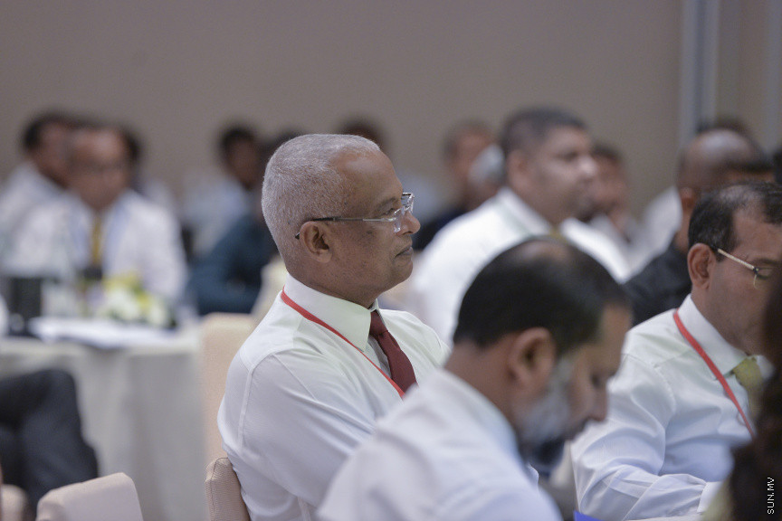 ޑިސެމްބަރު 15، 2019: ކުރޮސްރޯޑުގައި ބޭއްވި "ވިއަވަތި ރާއްޖެ" ކައުންސިލަރުންގެ ކޮންފަރެންސްގެ ތެރެއިން: ރައީސް ސޯލިހު ---- ސަން ފޮޓޯ/ މުޒައްޔިން ނާޒިމް
