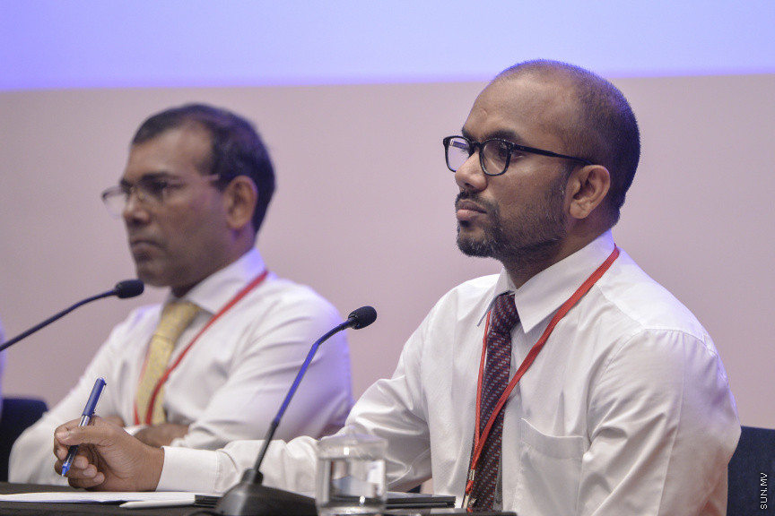 ޑިސެމްބަރު 15، 2019: ކުރޮސްރޯޑުގައި ބޭއްވި "ވިއަވަތި ރާއްޖެ" ކައުންސިލަރުންގެ ކޮންފަރެންސްގެ ތެރެއިން: މި ކޮންފެަރެންސްއަކީ، ރައީސް ސޯލިހްގެ ދައުވަތަކަށް ހުރިހާ ރަށެއް ތަމްސީލުވާ ގޮތަށް ބޭއްވި ކޮންފަރެންސެއް --- ސަން ފޮޓޯ/ މުޒައްޔިން ނާޒިމް