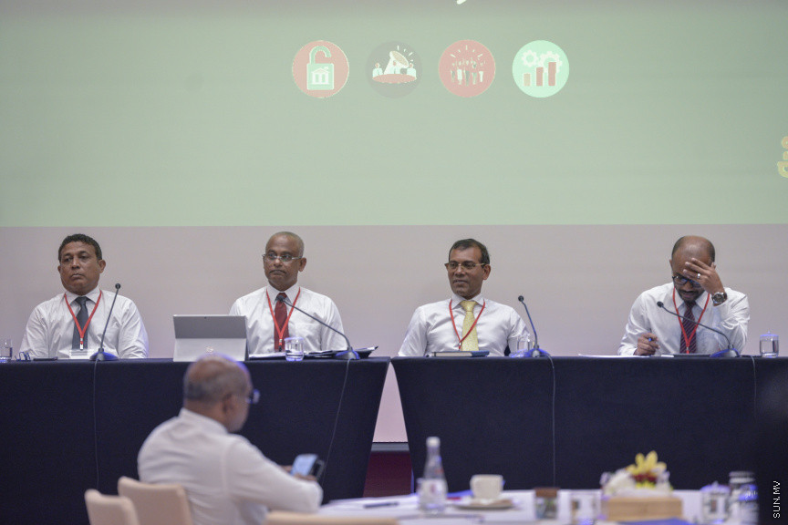 ޑިސެމްބަރު 15، 2019: ކުރޮސްރޯޑުގައި ބޭއްވި "ވިއަވަތި ރާއްޖެ" ކައުންސިލަރުންގެ ކޮންފަރެންސްގެ ތެރެއިން: މި ކޮންފެަރެންސްއަކީ، ރައީސް ސޯލިހްގެ ދައުވަތަކަށް ހުރިހާ ރަށެއް ތަމްސީލުވާ ގޮތަށް ބޭއްވި ކޮންފަރެންސެއް --- ސަން ފޮޓޯ/ މުޒައްޔިން ނާޒިމް
