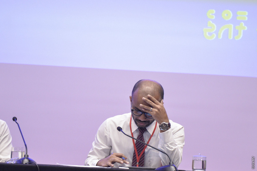 ޑިސެމްބަރު 15، 2019: ކުރޮސްރޯޑުގައި ބޭއްވި "ވިއަވަތި ރާއްޖެ" ކައުންސިލަރުންގެ ކޮންފަރެންސްގެ ތެރެއިން: ފިނޭސް މިނިސްޓަރު އަމީރު --- ސަން ފޮޓޯ/ މުޒައްޔިން ނާޒިމް