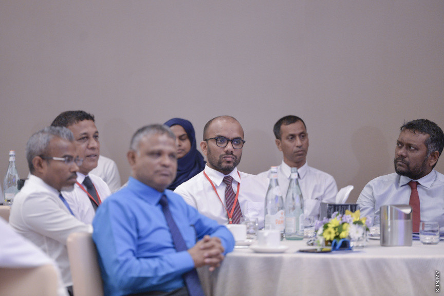 ޑިސެމްބަރު 15، 2019: ކުރޮސްރޯޑުގައި ބޭއްވި "ވިއަވަތި ރާއްޖެ" ކައުންސިލަރުންގެ ކޮންފަރެންސްގެ ތެރެއިން: ކެބިނެޓް ވަޒީރުން --- ސަން ފޮޓޯ/ މުޒައްޔިން ނާޒިމް