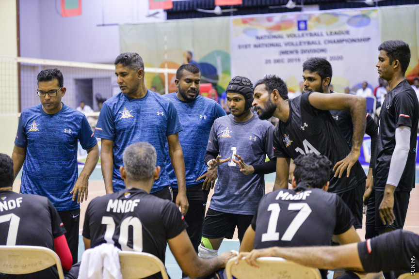 ޖެނުއަރީ 6، 2020: އަހަރެއްގެ މެދުކެނޑުމަކަށްފަހު އަލުން ބޭއްވި ގައުމީ ވޮލީ ލީގު ޗެމްޕިއަންކަން ދިވެހި ސިފައިންގެ ކުލަބުން ހޯދުން -- ސަން ފޮޓޯ/ ފަޔާޒު މޫސާ