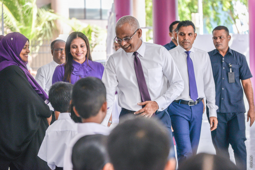ޖެނުއަރީ 12، 2020: އިއްޒުއްދީން ސްކޫލް ހުޅުވުން: ސްކޫލްގައި ބޭއްވި ހާއްސަ އެސެމްބްލީގައި އެ ސްކޫލް ހުޅުވައިދެއްވީ ރައީސް އިބްރާހިމް މުހައްމަދު ސޯލިހް -- ސަން ފޮޓޯ/ ފަޔާޒު މޫސާ