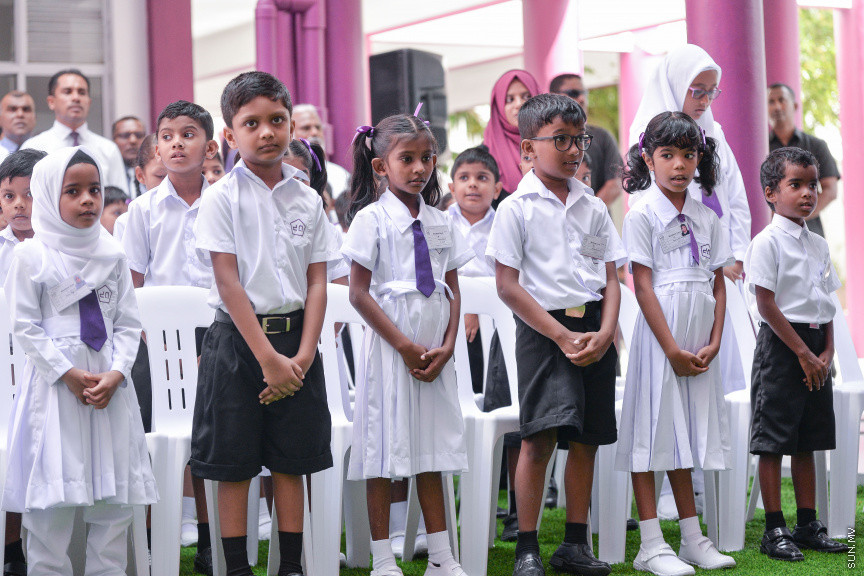 ޖެނުއަރީ 12، 2020: އިއްޒުއްދީން ސްކޫލް ހުޅުވުން: ސްކޫލްގައި ބޭއްވި ހާއްސަ އެސެމްބްލީގައި އެ ސްކޫލް ހުޅުވައިދެއްވީ ރައީސް އިބްރާހިމް މުހައްމަދު ސޯލިހް -- ސަން ފޮޓޯ/ ފަޔާޒު މޫސާ