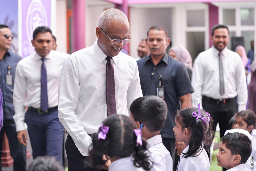 ޖެނުއަރީ 12، 2020: އިއްޒުއްދީން ސްކޫލް ހުޅުވުން: ސްކޫލްގައި ބޭއްވި ހާއްސަ އެސެމްބްލީގައި އެ ސްކޫލް ހުޅުވައިދެއްވީ ރައީސް އިބްރާހިމް މުހައްމަދު ސޯލިހް -- ސަން ފޮޓޯ/ ފަޔާޒު މޫސާ