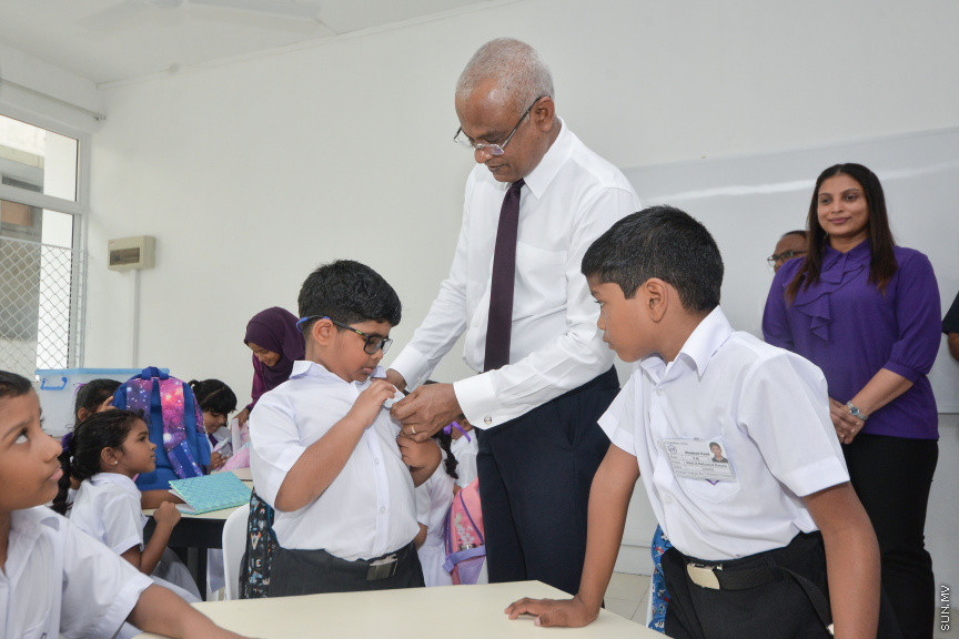 ޖެނުއަރީ 12، 2020: އިއްޒުއްދީން ސްކޫލް ހުޅުވުން: ސްކޫލްގައި ބޭއްވި ހާއްސަ އެސެމްބްލީގައި އެ ސްކޫލް ހުޅުވައިދެއްވީ ރައީސް އިބްރާހިމް މުހައްމަދު ސޯލިހް -- ސަން ފޮޓޯ/ ފަޔާޒު މޫސާ