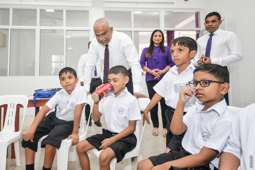 ޖެނުއަރީ 12، 2020: އިއްޒުއްދީން ސްކޫލް ހުޅުވުން: ސްކޫލްގައި ބޭއްވި ހާއްސަ އެސެމްބްލީގައި އެ ސްކޫލް ހުޅުވައިދެއްވީ ރައީސް އިބްރާހިމް މުހައްމަދު ސޯލިހް -- ސަން ފޮޓޯ/ ފަޔާޒު މޫސާ