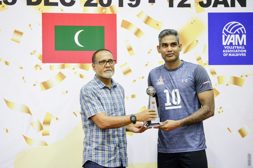 ޖެނުއަރީ 12، 2020: އެންމެ ފަހުގެ ޗެމްޕިއަން ޕޮލިސް ކުލަބު 2-3 ސެޓުން ބަލިކޮށް ދިވެހި ސިފައިންގެ ކުލަބުން ގައުމީ ވޮލީ ބޯޅަ މުބާރާތް ކާމިޔާބު ކުރުން -- ސަން ފޮޓޯ/ ފަޔާޒު މޫސާ